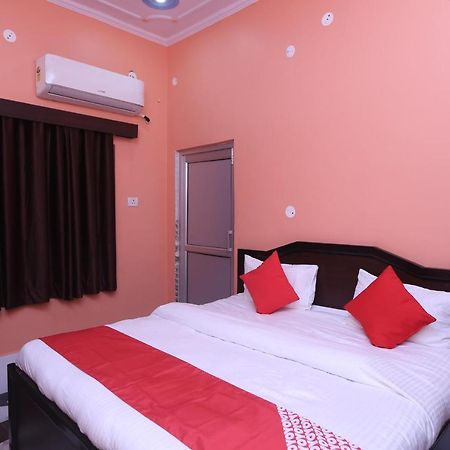 Oyo 22221 Yadav Hotel Bhiwadi Exterior photo