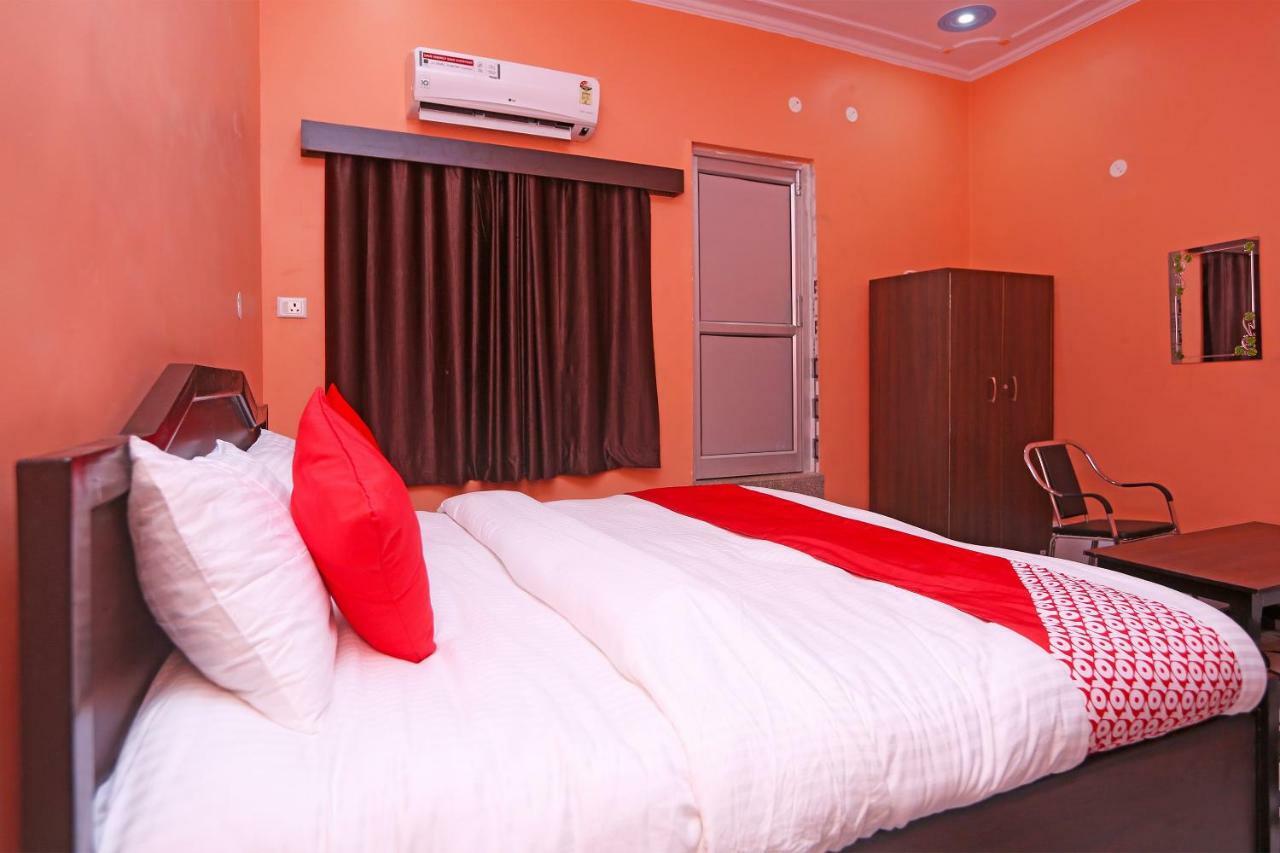 Oyo 22221 Yadav Hotel Bhiwadi Exterior photo
